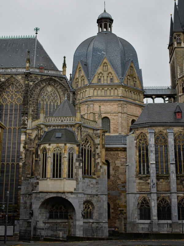 Kathedrale in Aachen, StudySmarter