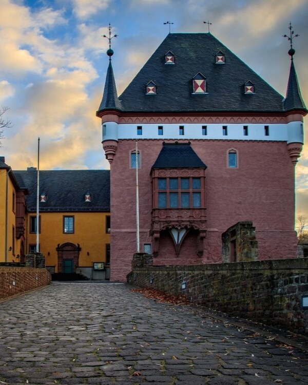 Schloss Düren, StudySmarter